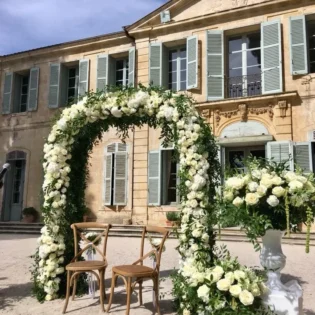 Mariage décoration arche2 chateau par Gap Events