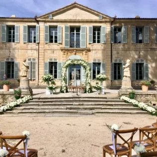 Mariage décoration arche chateau par Gap Events