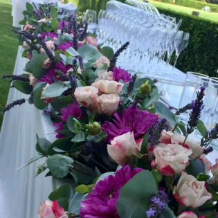 Mariage zoom décoration extérieure table par Gap Events